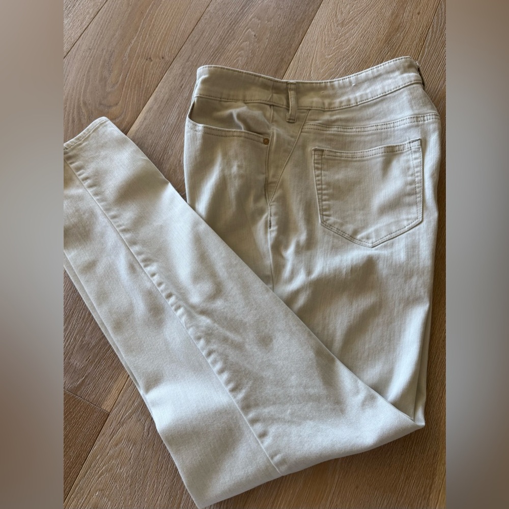 Chico's Platinum Tan Women Jeggings size 1